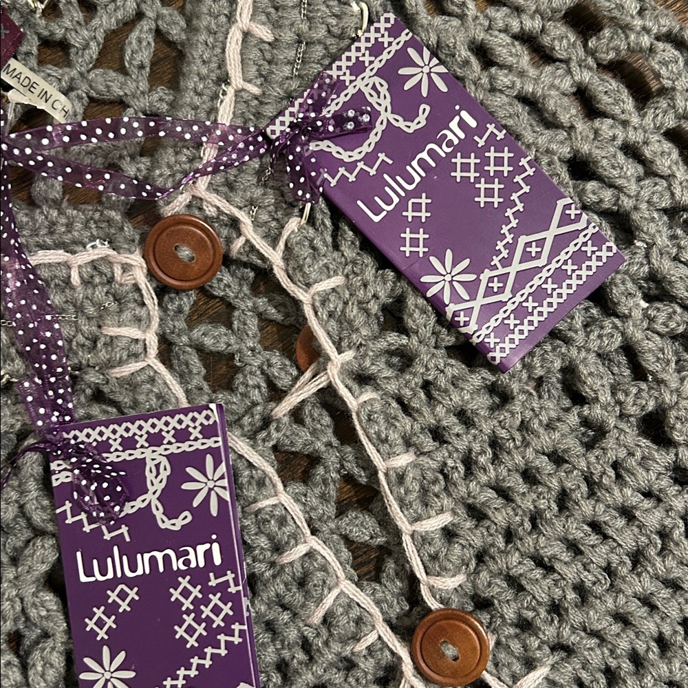 NWT Lulumari Women’s Gray Crochet Sleeveless Top Size Small/Medium - Picture 3 of 9